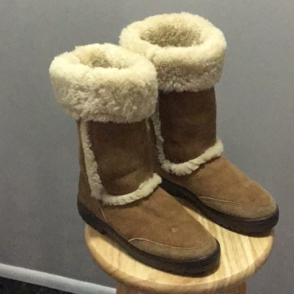 Women’s Australia Authentic Uggs Size 9